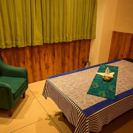 Emerald Clarks Inn Suites Майсур Экстерьер фото