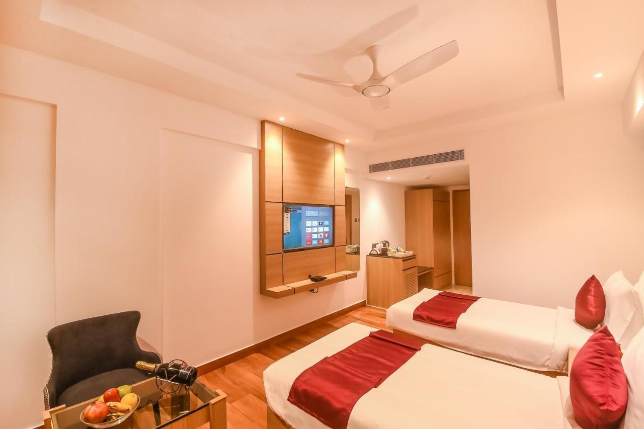 Emerald Clarks Inn Suites Майсур Экстерьер фото