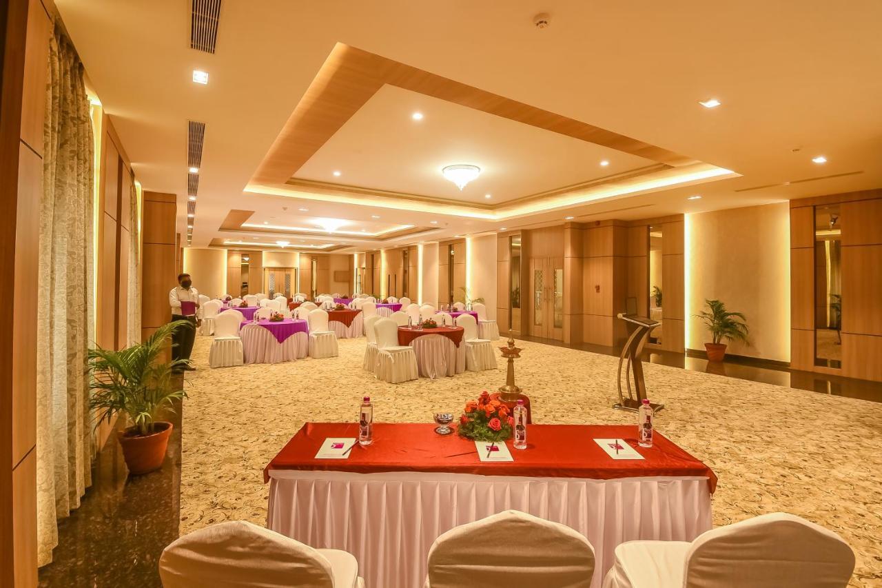 Emerald Clarks Inn Suites Майсур Экстерьер фото