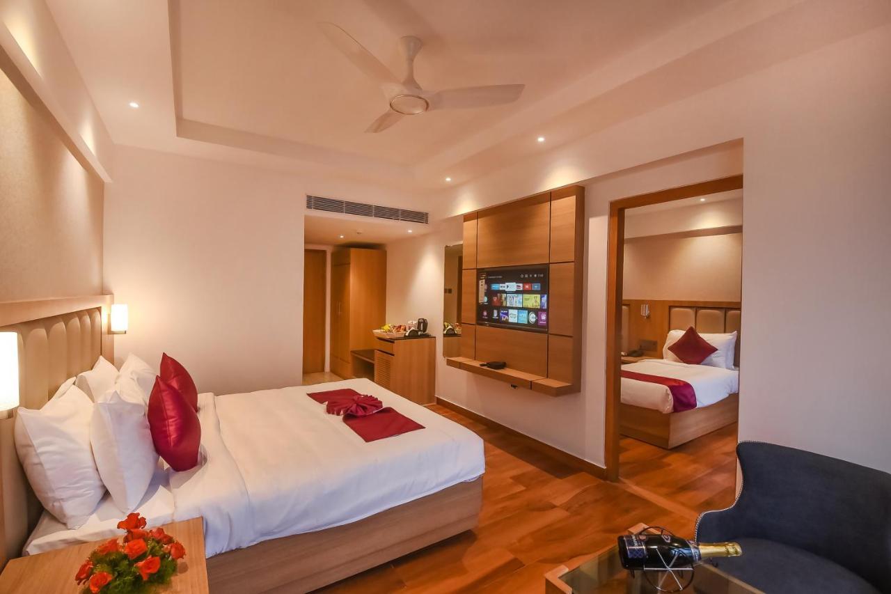 Emerald Clarks Inn Suites Майсур Экстерьер фото