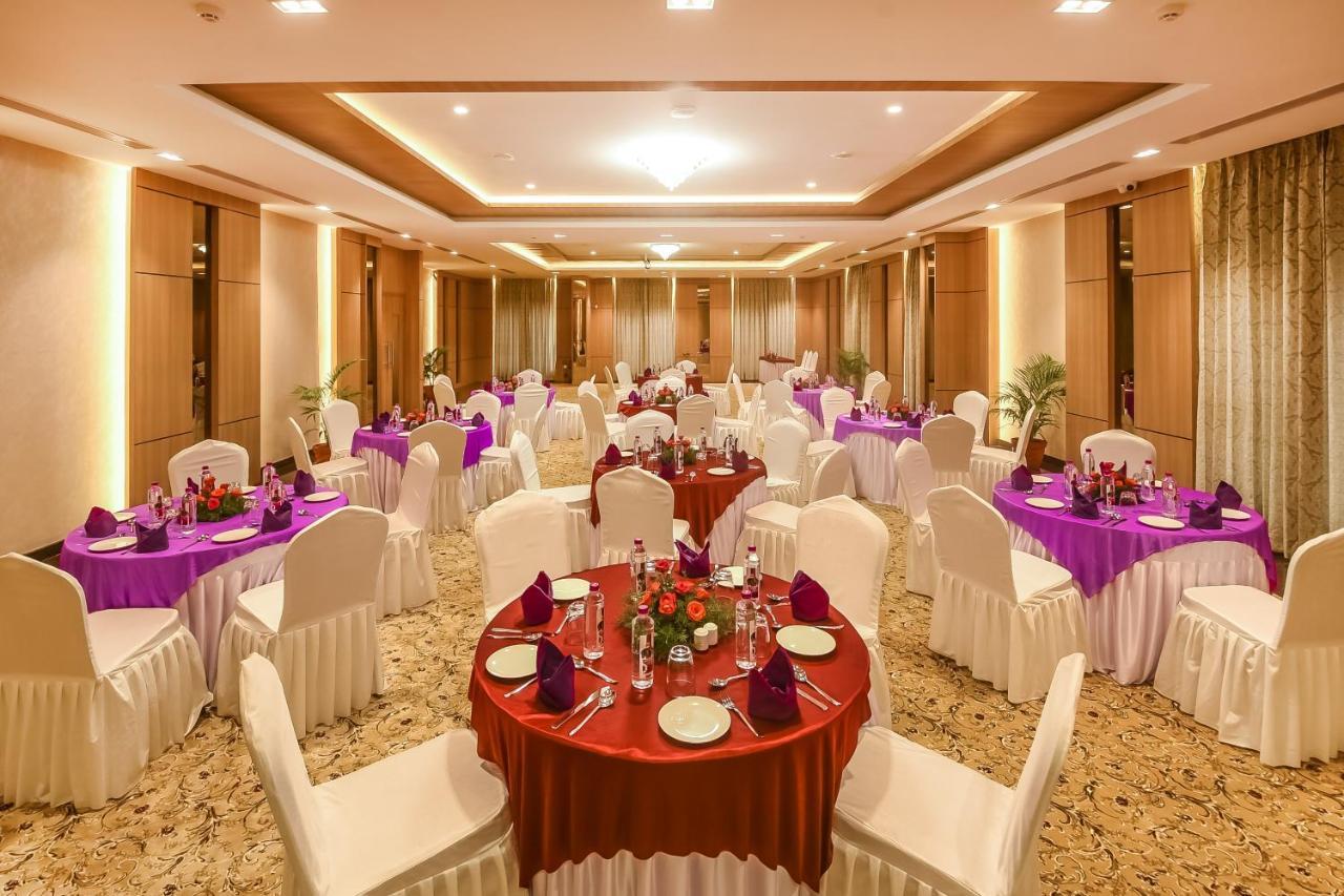 Emerald Clarks Inn Suites Майсур Экстерьер фото